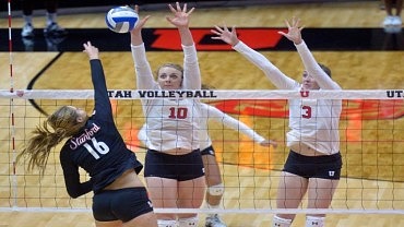 Image Showing Middle Blockers Attempting a Block