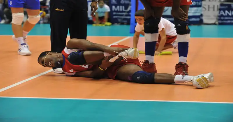 How to Avoid Injury When Playing Volleyball - Volleyball ...